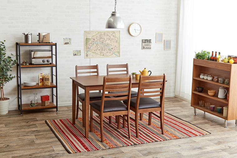 シンプルなデザインが人気のSnoaダイニングセット