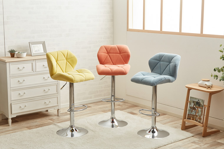 オシャレなバーチェアでゆっくりとした時間を♪