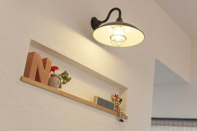 玄関先の二ッチをちょっとの一工夫でオシャレに大変身♪