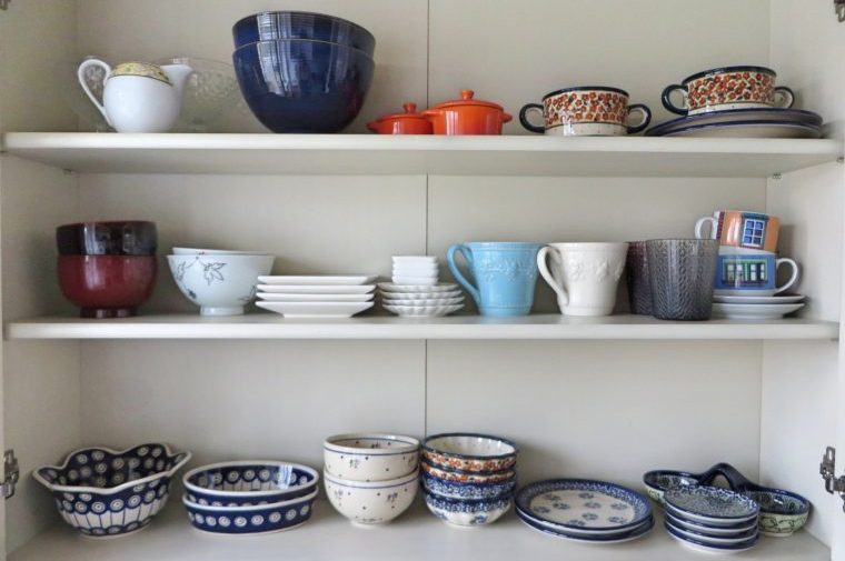 見た目すっきり！使いやすさ抜群！食器棚の収納術♬