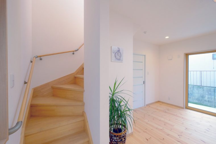 階段はどこにあるのがいい！？リビングイン階段のメリットとデメリット！！②