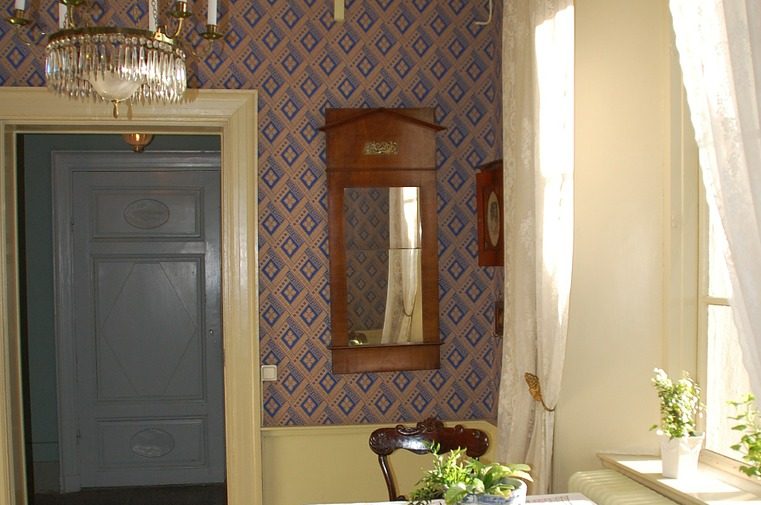 まるで魔法にかかったよう！壁一面のDIYでワンランクアップしたお部屋に！