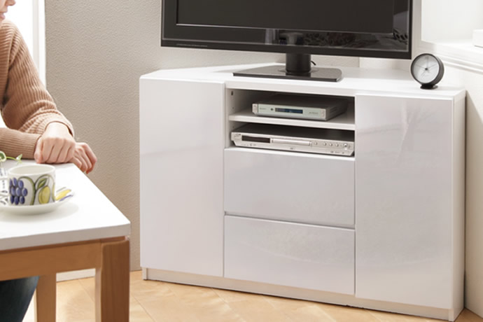 生活スタイルにあったコーナー型のテレビボードの画像