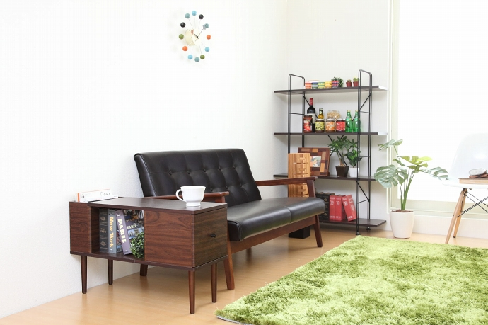 おしゃれで機能的なベッドサイドテーブルの選び方の画像