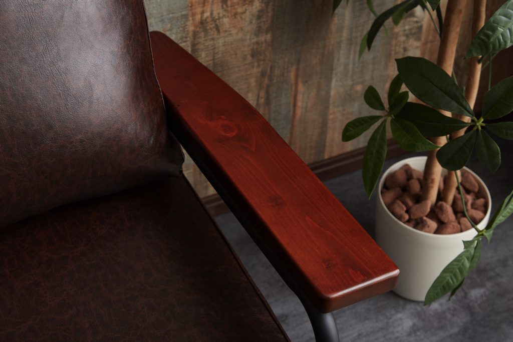 当店大人気シリーズ♪アイアンフレームと天然木の異素材MIXでお部屋を彩るソファ「Basquiat」シリーズのご紹介。の画像