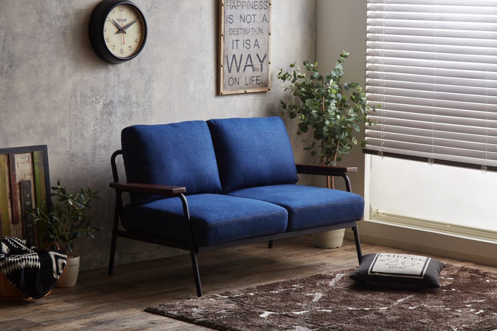 当店大人気シリーズ♪アイアンフレームと天然木の異素材MIXでお部屋を彩るソファ「Basquiat」シリーズのご紹介。の画像