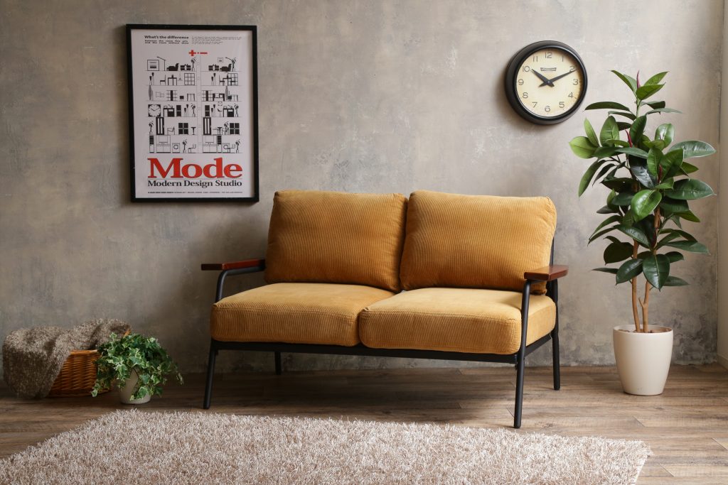 当店大人気シリーズ♪アイアンフレームと天然木の異素材MIXでお部屋を彩るソファ「Basquiat」シリーズのご紹介。の画像