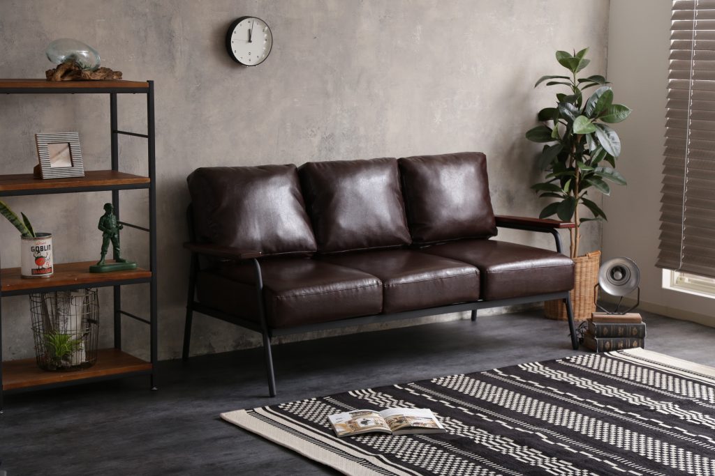 当店大人気シリーズ♪アイアンフレームと天然木の異素材MIXでお部屋を彩るソファ「Basquiat」シリーズのご紹介。の画像