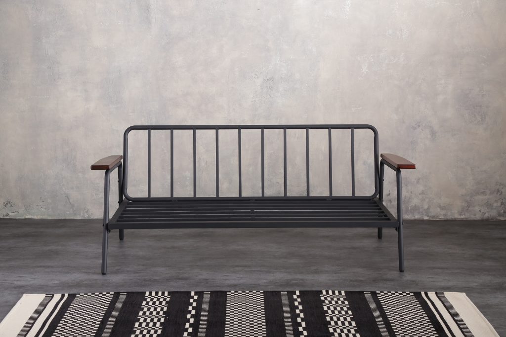 当店大人気シリーズ♪アイアンフレームと天然木の異素材MIXでお部屋を彩るソファ「Basquiat」シリーズのご紹介。の画像