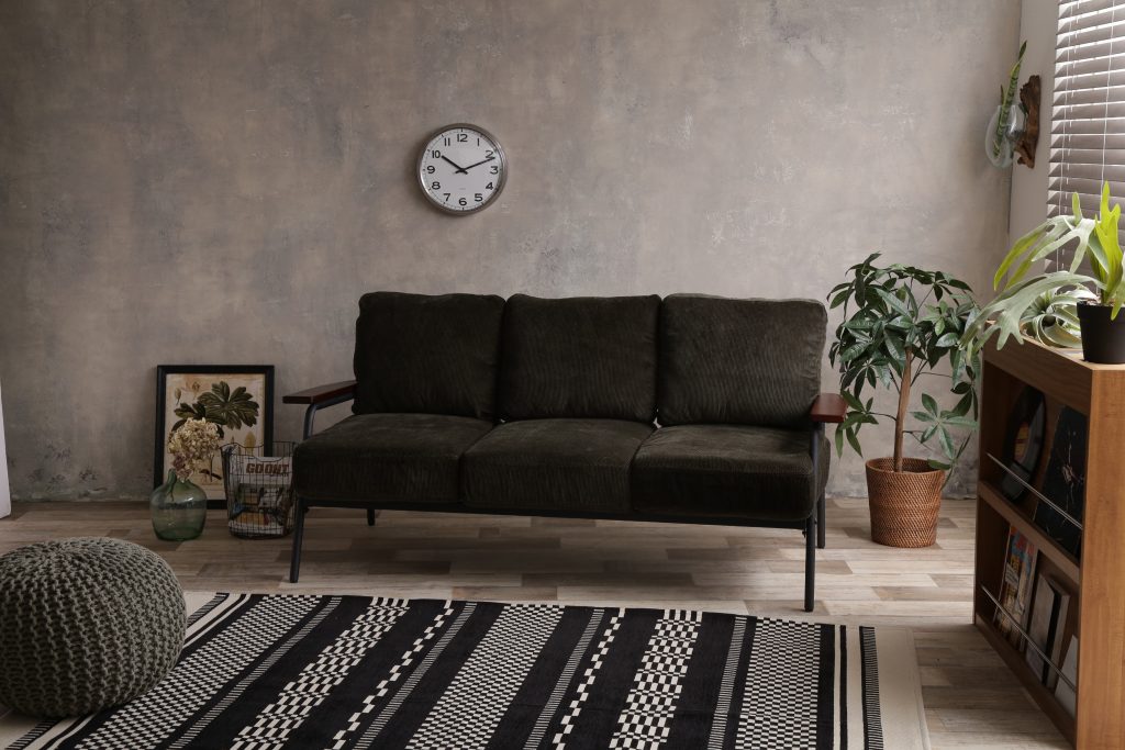 当店大人気シリーズ♪アイアンフレームと天然木の異素材MIXでお部屋を彩るソファ「Basquiat」シリーズのご紹介。の画像