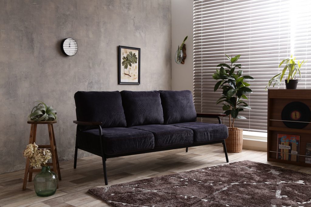 当店大人気シリーズ♪アイアンフレームと天然木の異素材MIXでお部屋を彩るソファ「Basquiat」シリーズのご紹介。の画像