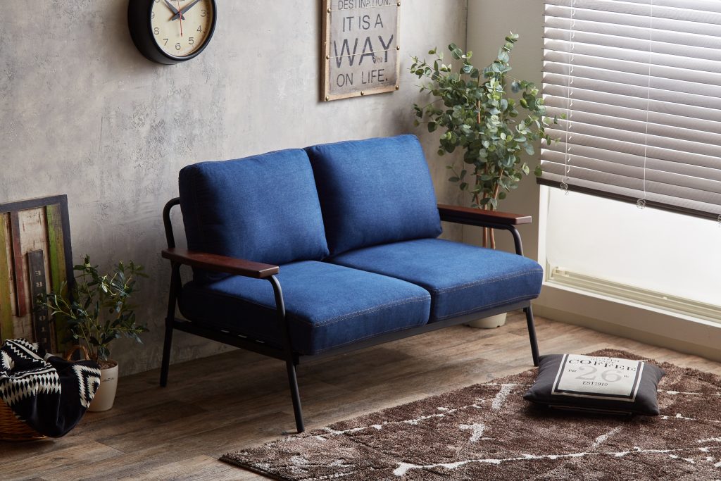 当店大人気シリーズ♪アイアンフレームと天然木の異素材MIXでお部屋を彩るソファ「Basquiat」シリーズのご紹介。の画像