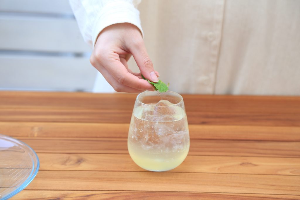 ピクニックのお供に！スカッと美味しいレモンスカッシュの作り方♪の画像