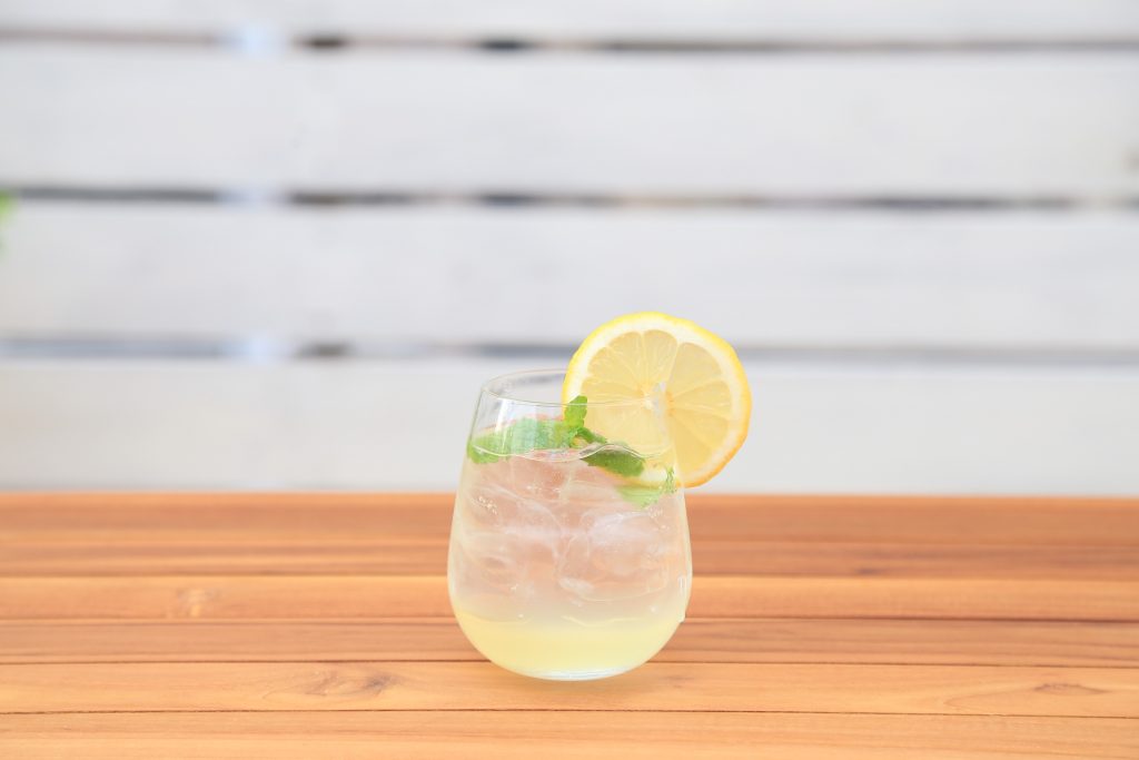 ピクニックのお供に！スカッと美味しいレモンスカッシュの作り方♪の画像